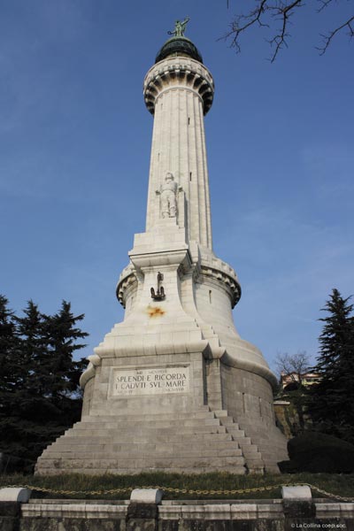 Faro della Vittoria Trieste - Vista dal basso